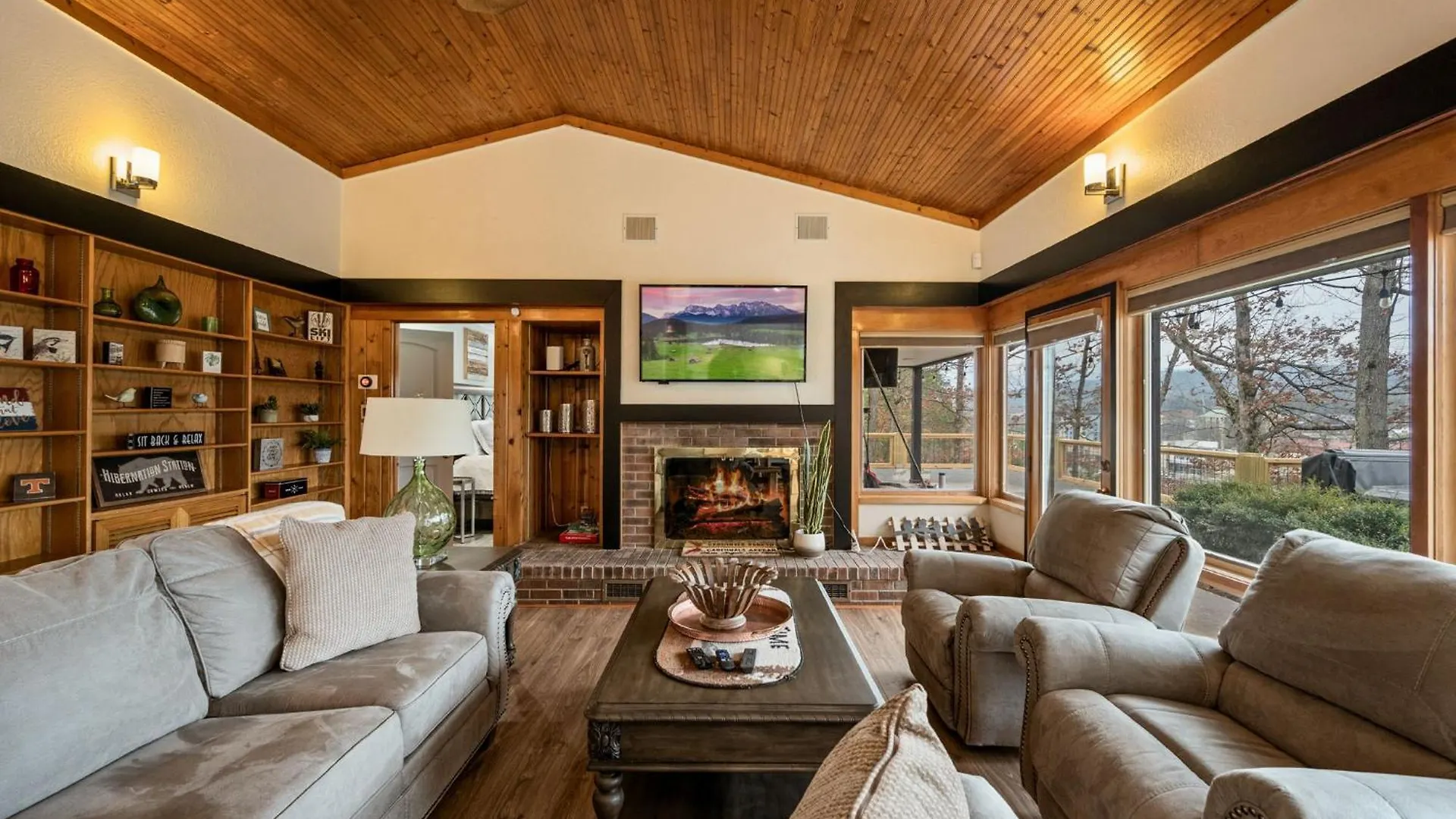 Lux,hottub,game Room,central Location,mountain View Pigeon Forge