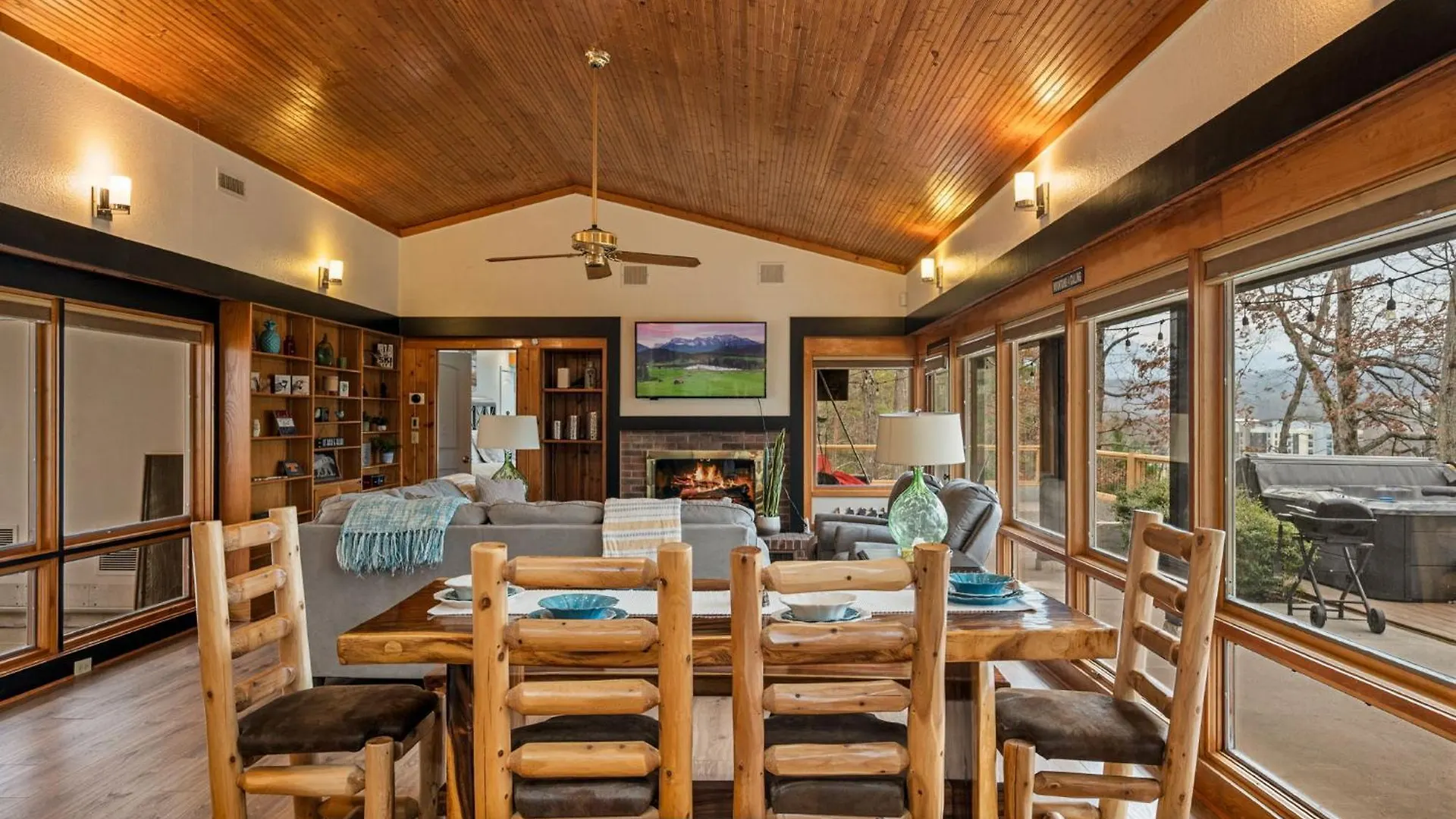 Lux,hottub,game Room,central Location,mountain View