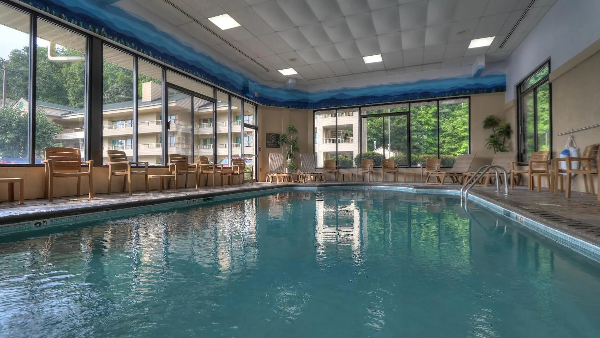 Hotel Comfort & At Dollywood Lane 2*