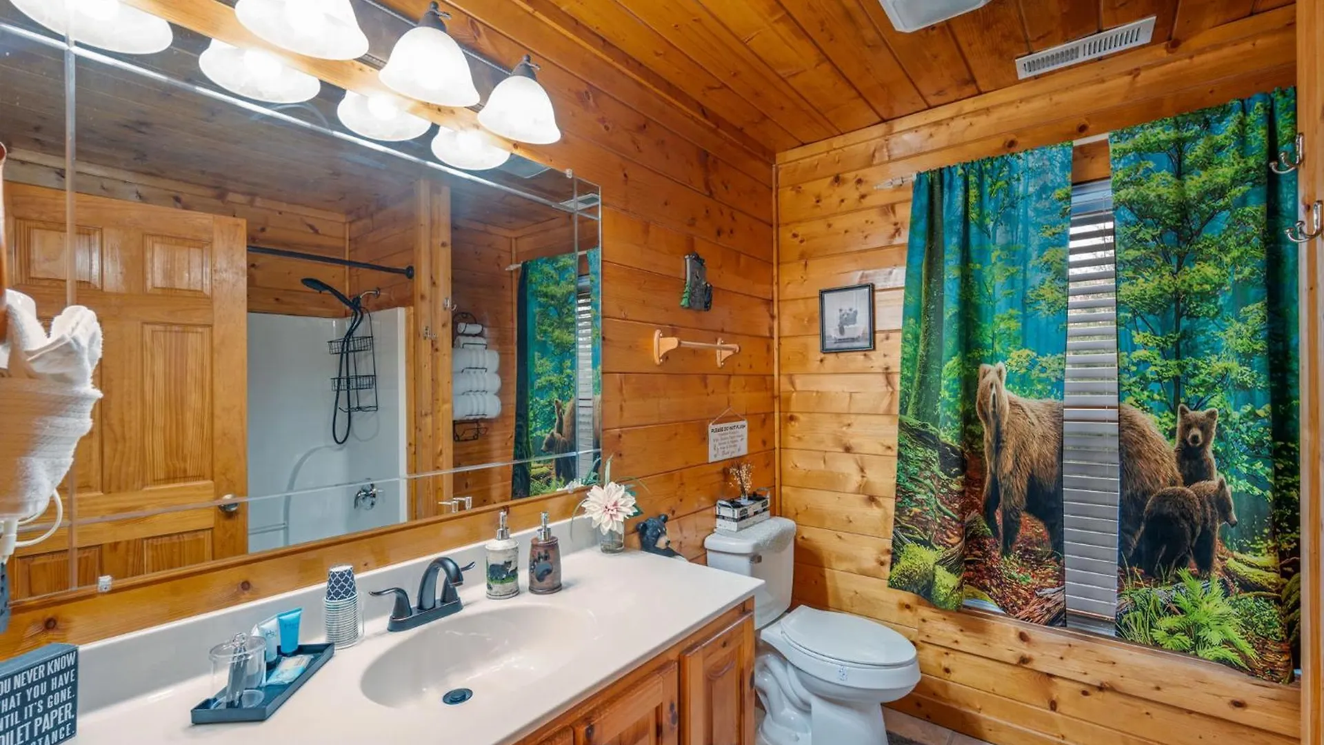 Cabin, Pet-friendly, Prime Location *