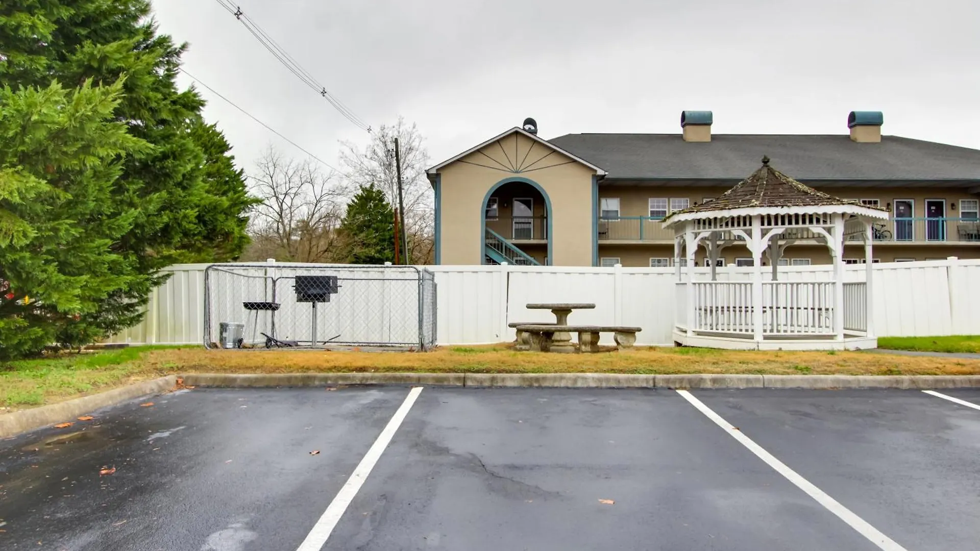Parkway About Walk To Island In Pigeon Forge! Apartment