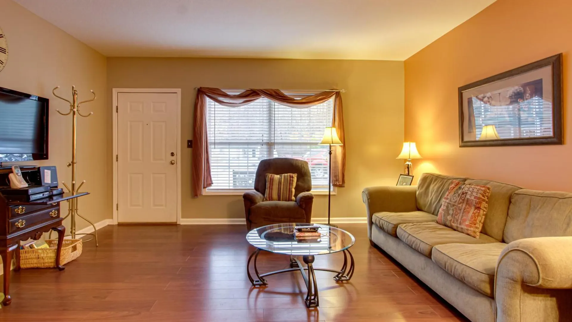 Parkway About Walk To Island In Pigeon Forge! Apartment Pigeon Forge