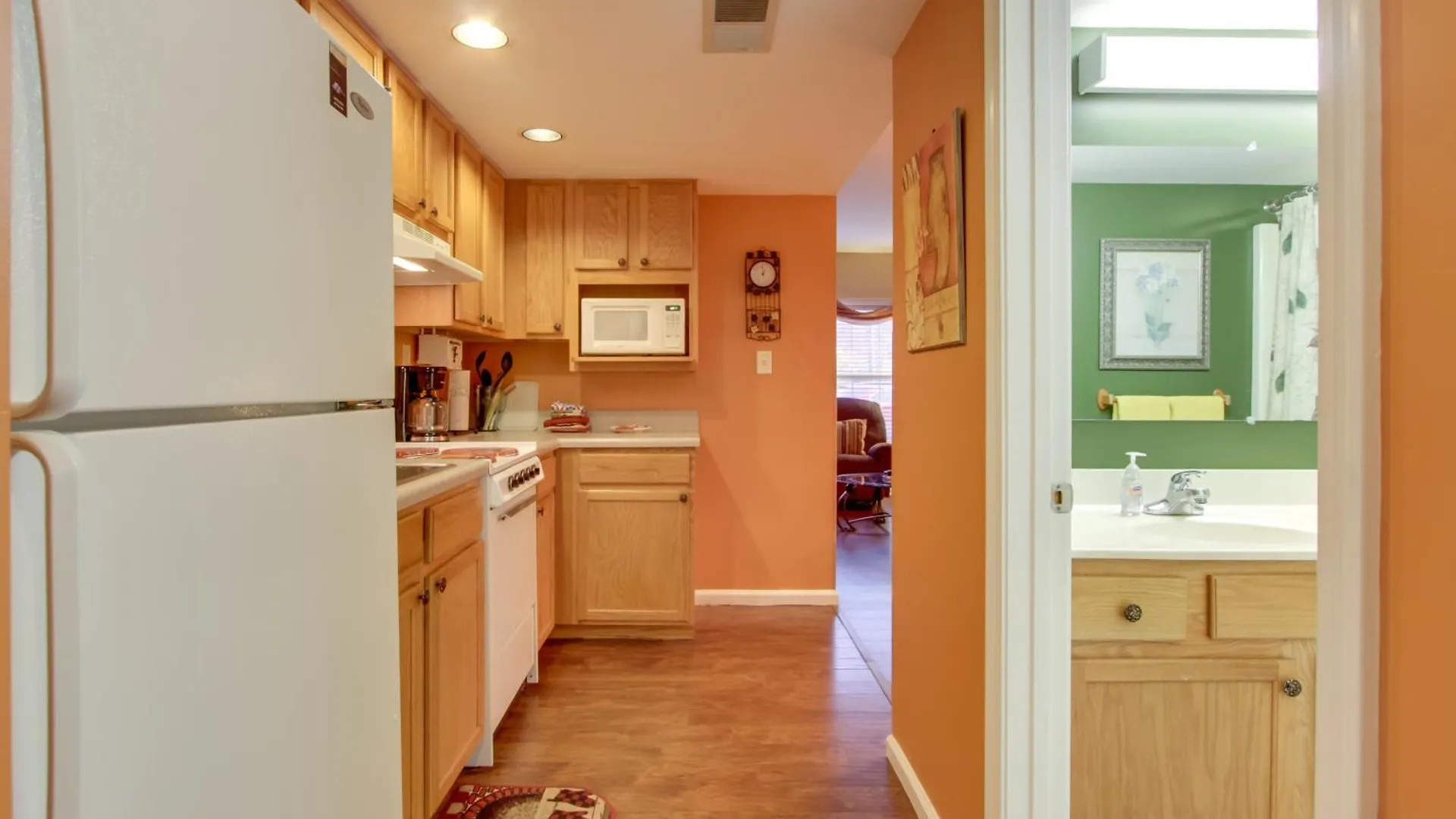 Parkway About Walk To Island In Pigeon Forge! *