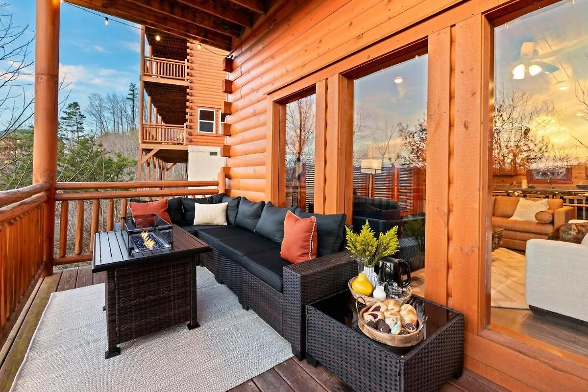 New Luxury Newly Furnished Sleeps 20 Stunning View Heated Indoor Pool With New Mural Arcade Games Theater And Karaoke 펜션 *