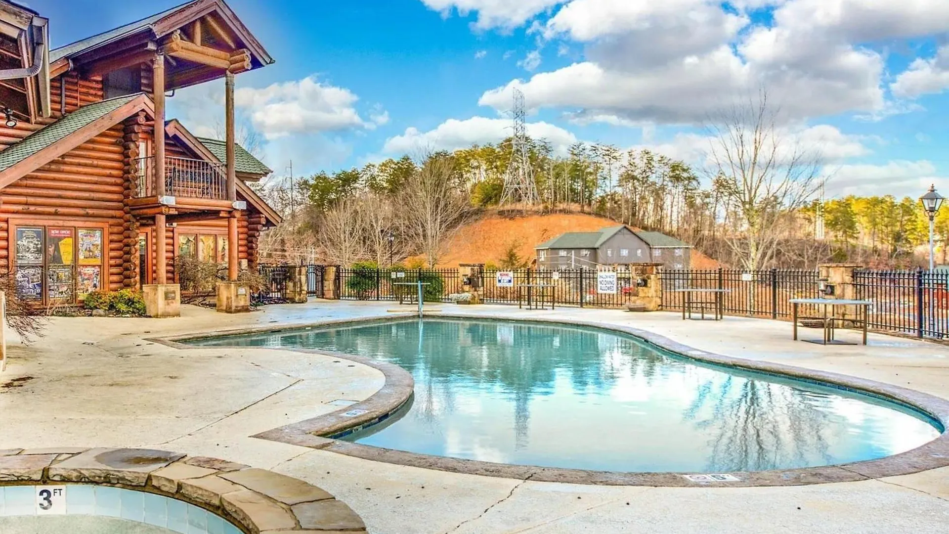 Apartment At Dollywood Lane
