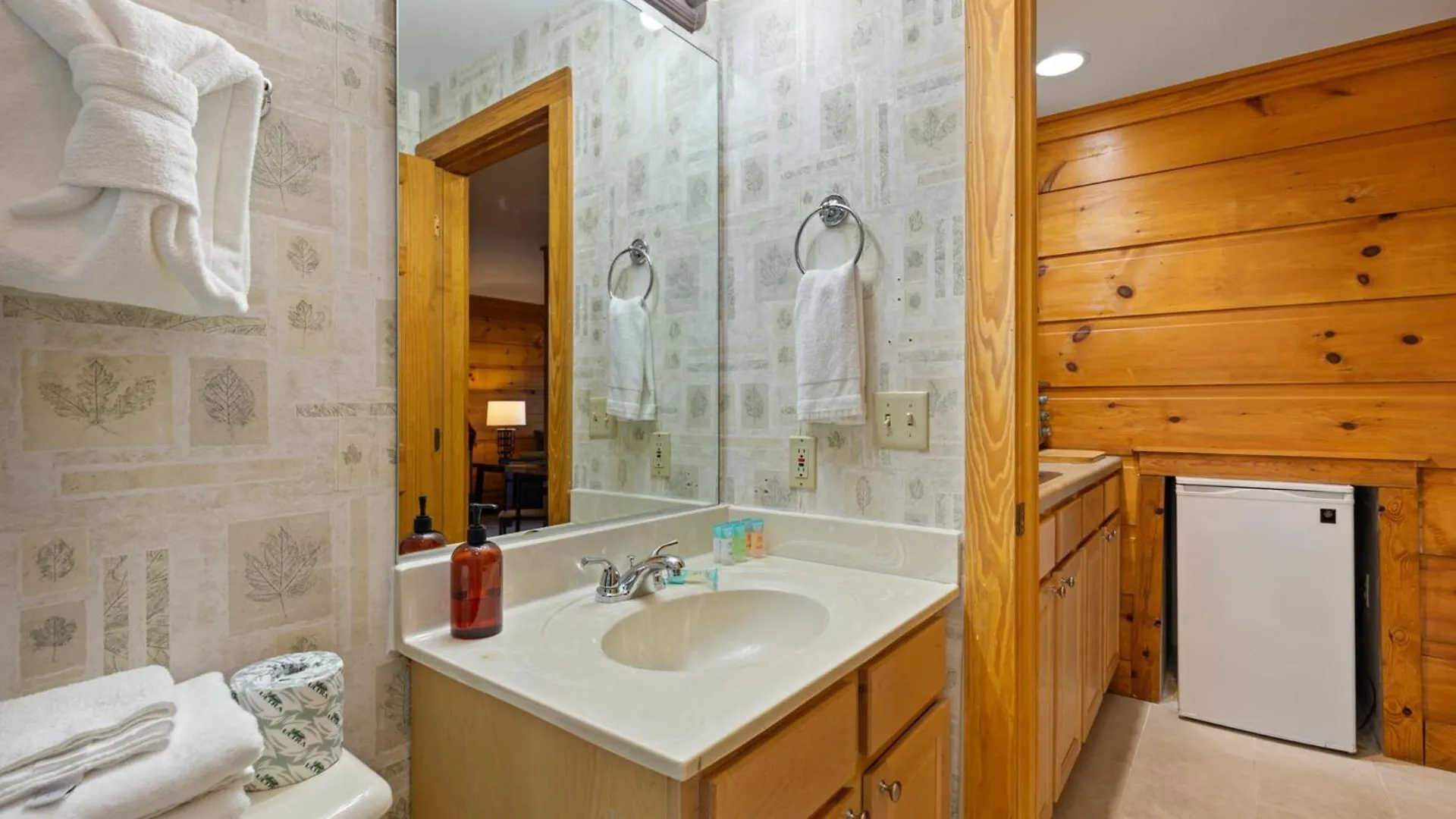 Apartment At Dollywood Lane