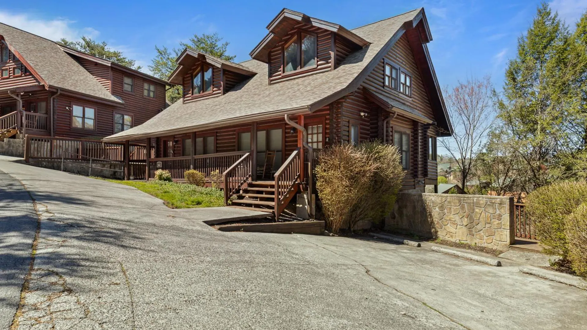Apartment At Dollywood Lane