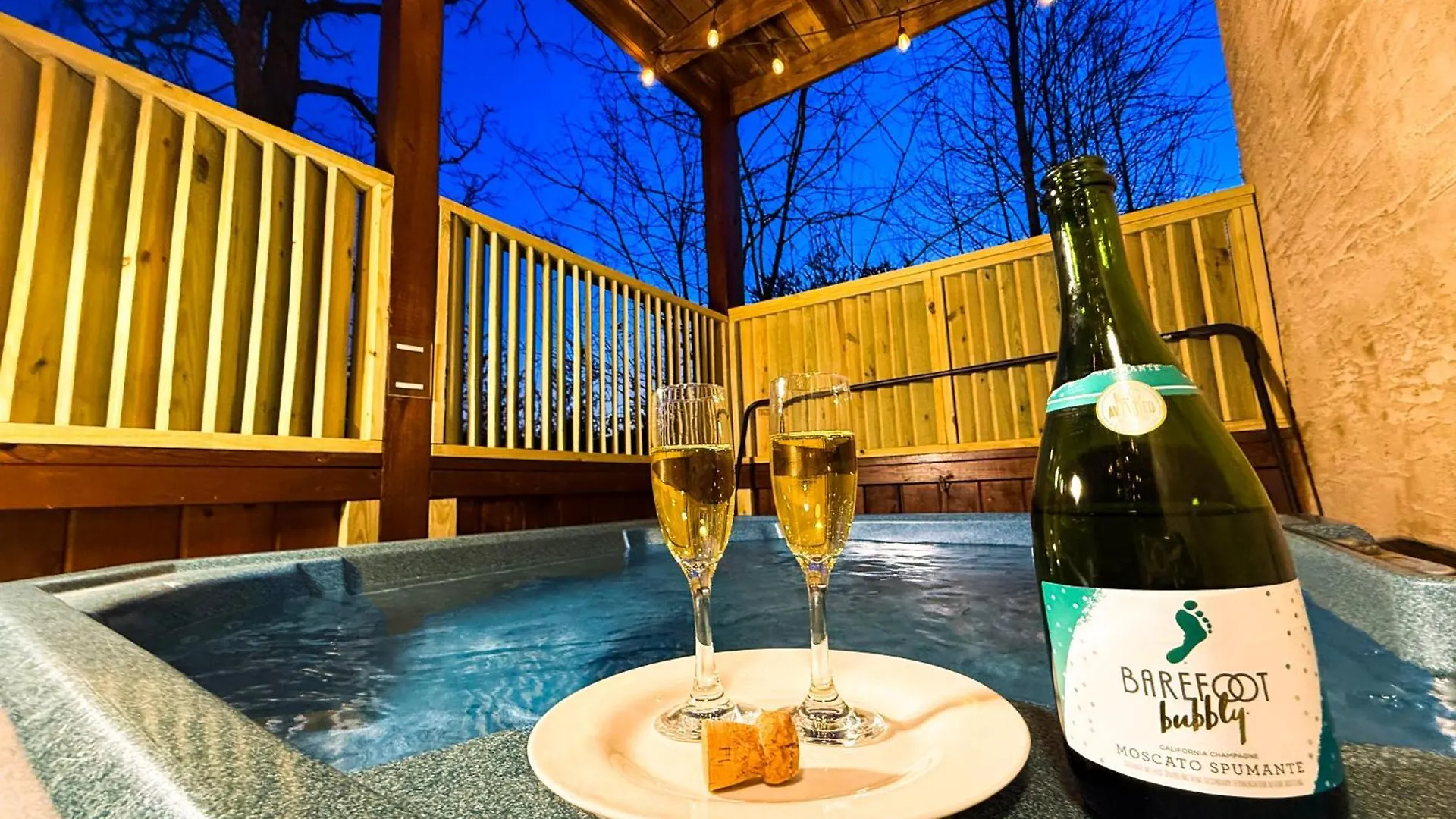 For Groups Getaway! Location, Grill, Wifi & Workstation, Hot Tub & Game * Pigeon Forge