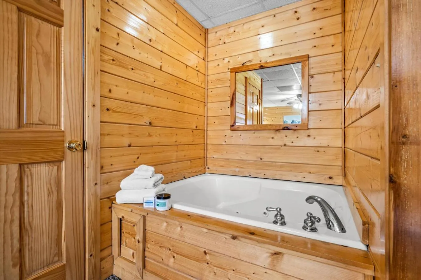 Starry Mountain View- Hot Tub - Pool Table - Prime Location