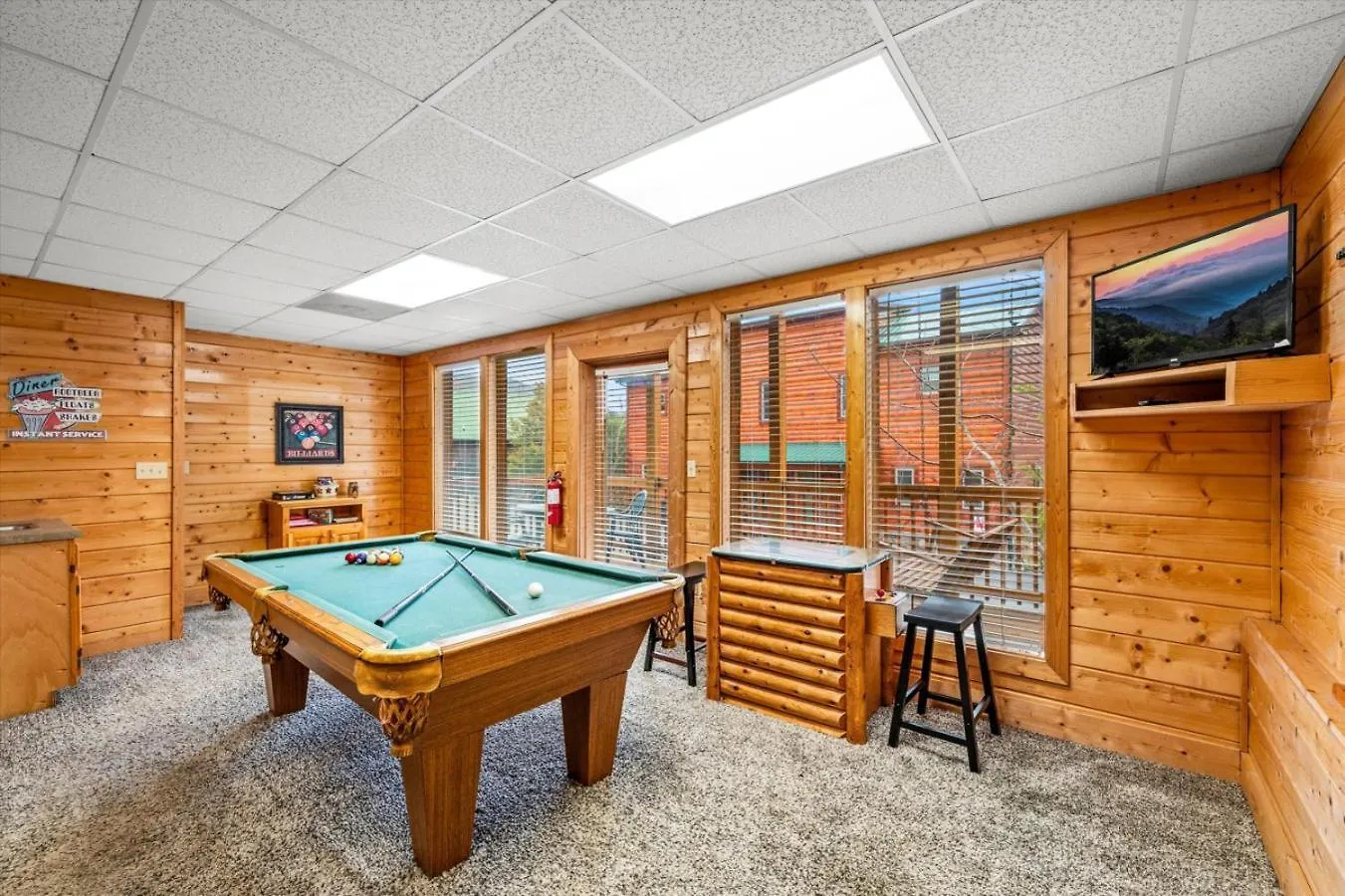 Starry Mountain View- Hot Tub - Pool Table - Prime Location Pigeon Forge