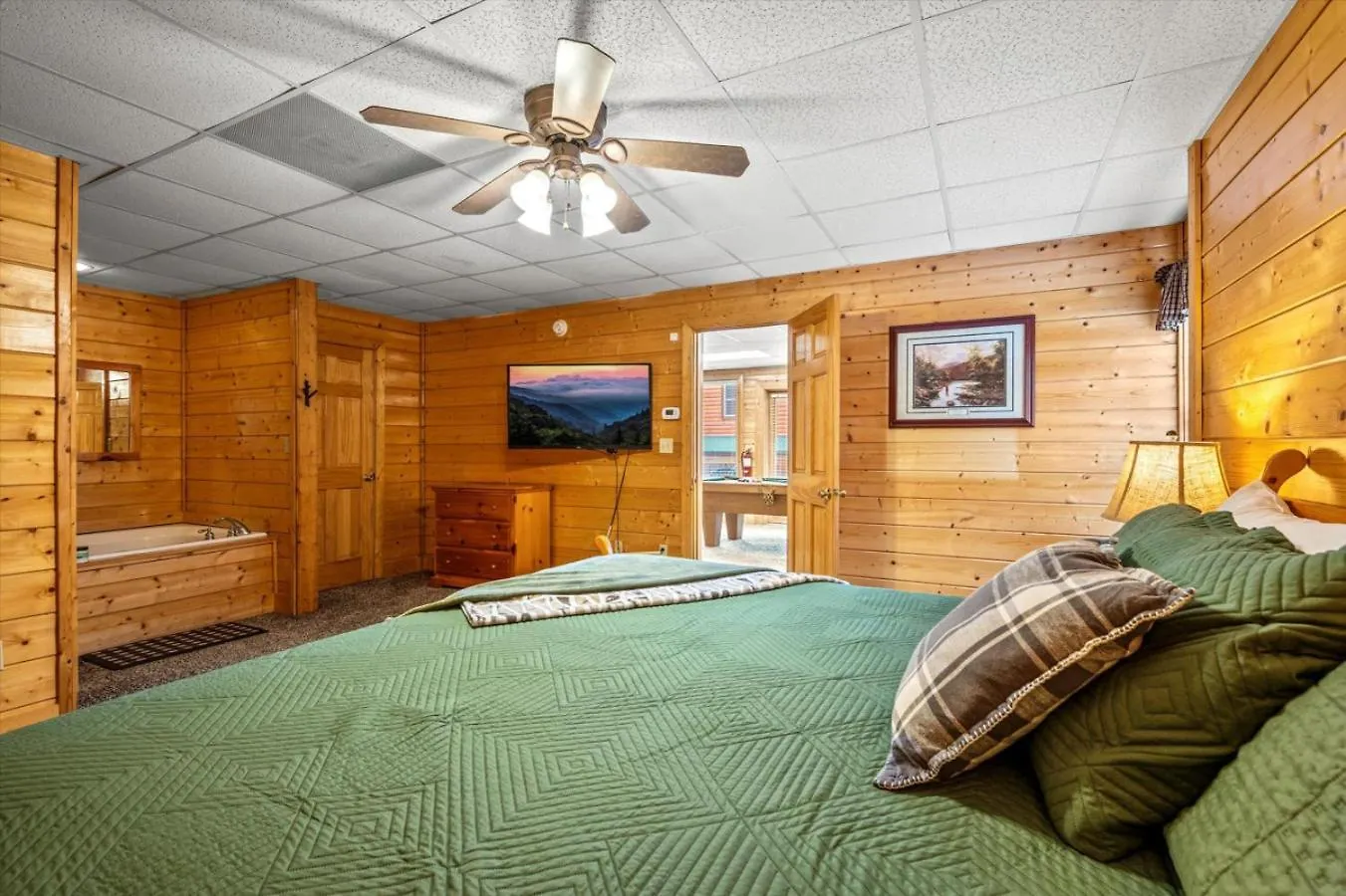 Starry Mountain View- Hot Tub - Pool Table - Prime Location Holiday home Pigeon Forge