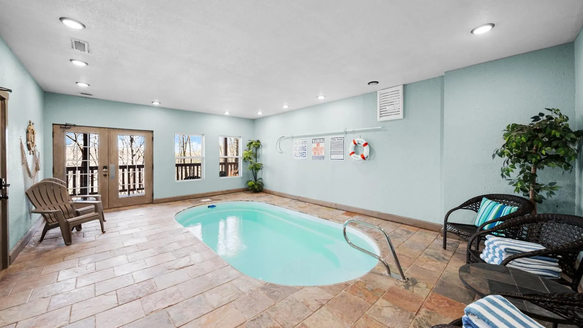 Indoor Heated Pool, Alpine Resort Near Dollywood, Theater & Game Room, Hot Tub *
