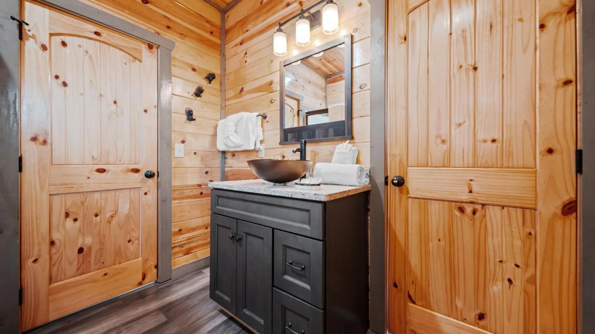 Indoor Heated Pool, Alpine Resort Near Dollywood, Theater & Game Room, Hot Tub Holiday home Pigeon Forge