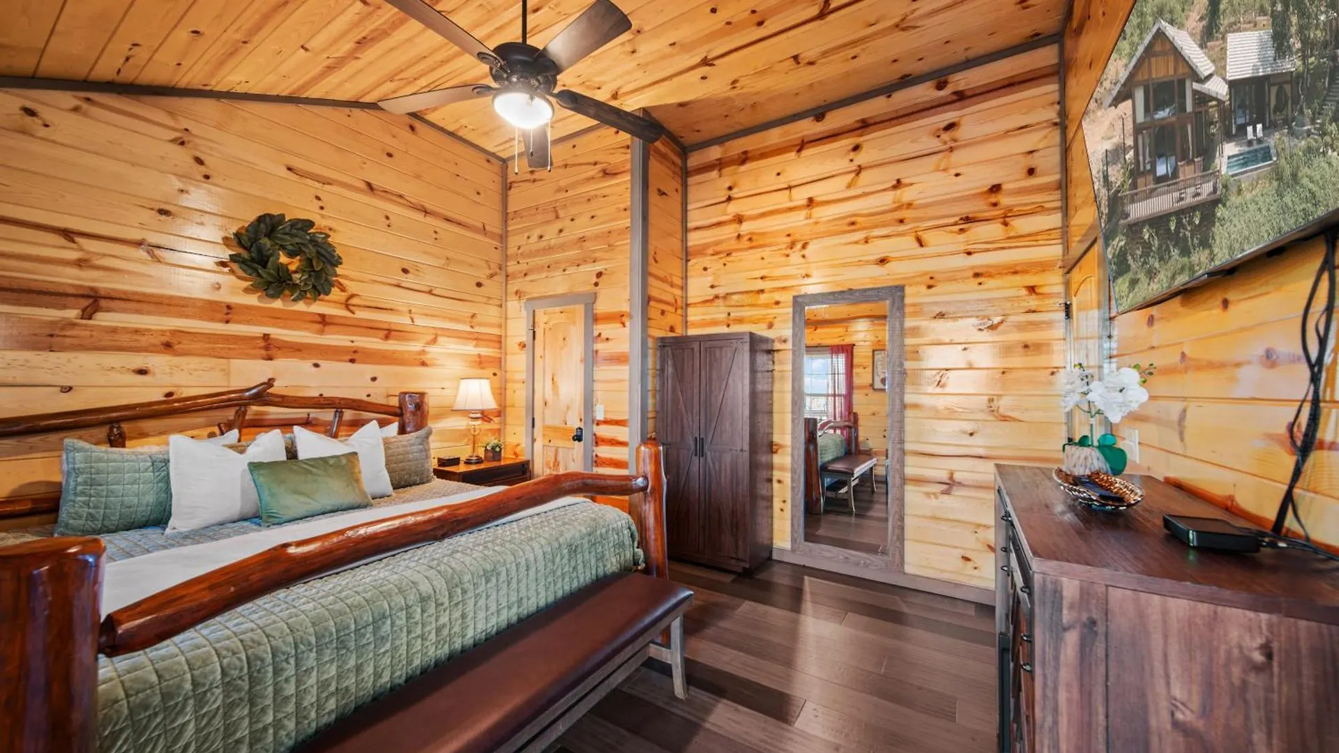 Indoor Heated Pool, Alpine Resort Near Dollywood, Theater & Game Room, Hot Tub Holiday home Pigeon Forge