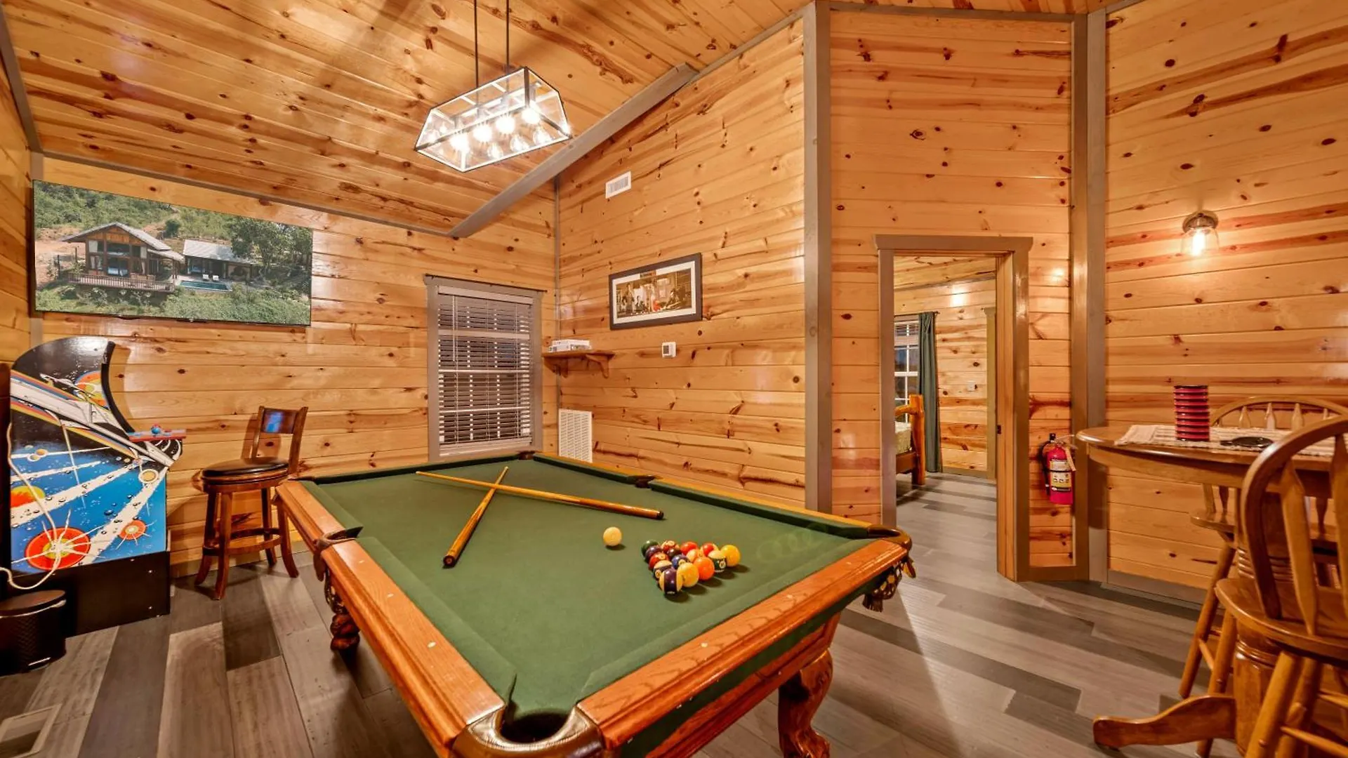 Indoor Heated Pool, Alpine Resort Near Dollywood, Theater & Game Room, Hot Tub Pigeon Forge