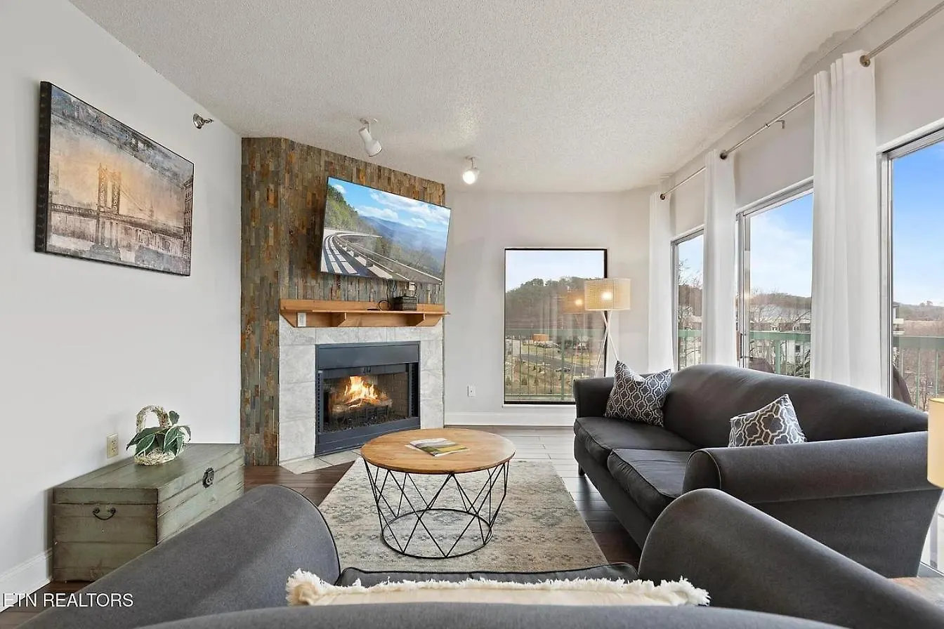 River Place #610 3bd