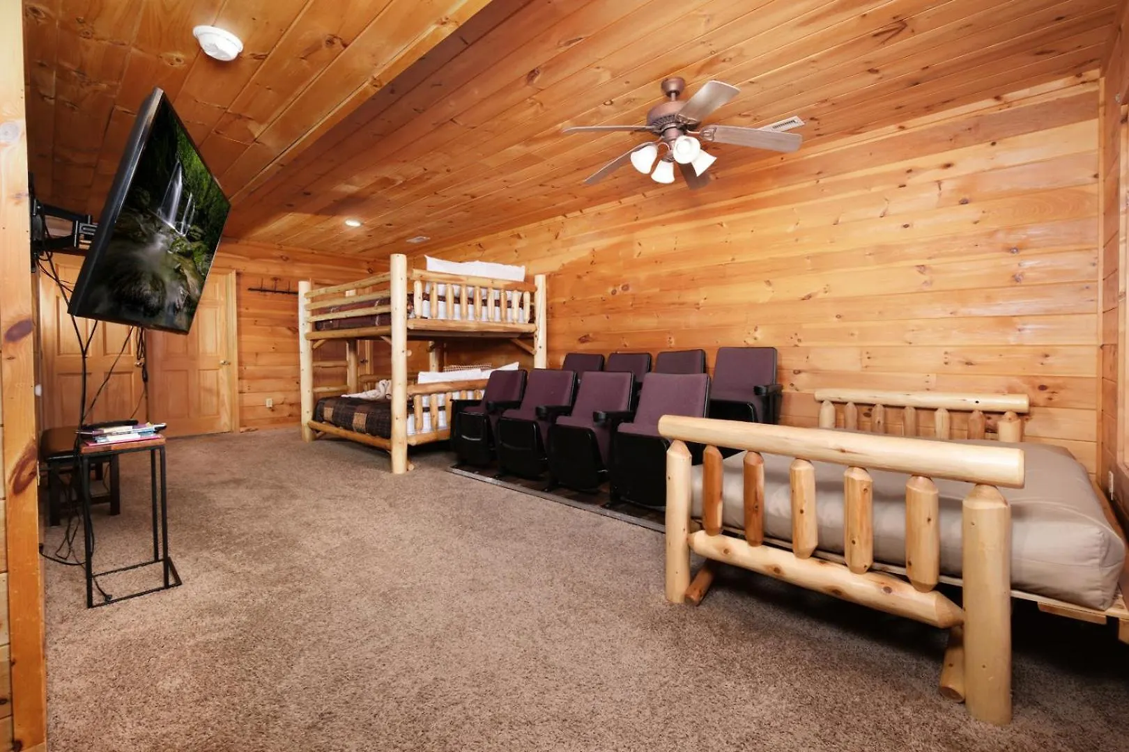 Holiday home 5br Sleeps 20 Putt Putt Gameroom Hot Tub Free Attraction Tickets Pigeon Forge