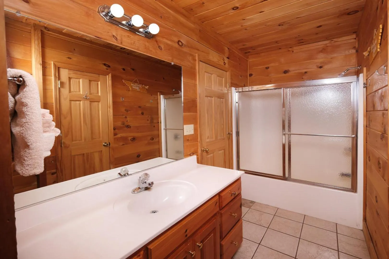 5br Sleeps 20 Putt Putt Gameroom Hot Tub Free Attraction Tickets Pigeon Forge
