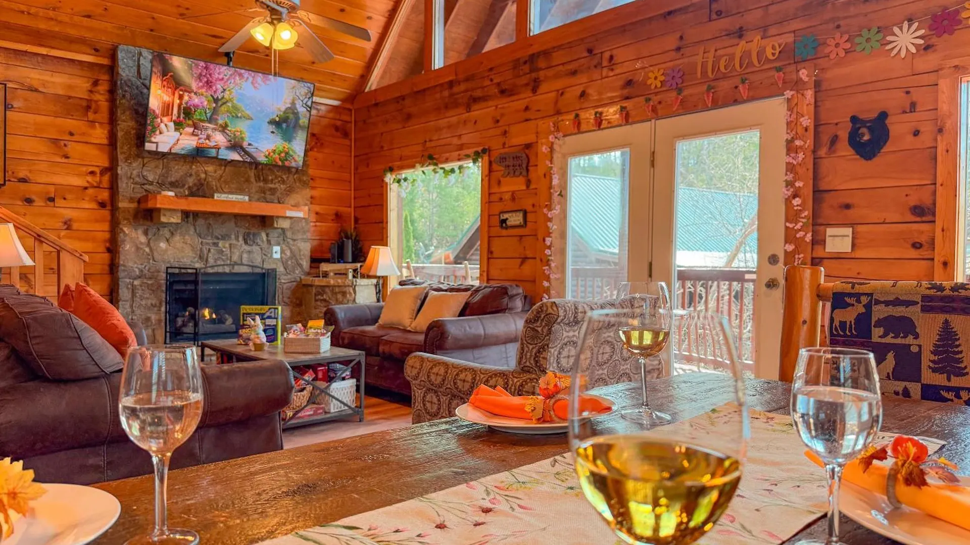 For Groups Getaway! Location, Grill, Wifi & Workstation, Hot Tub & Game Pigeon Forge