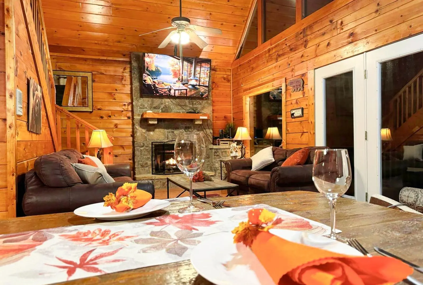 For Groups Getaway! Location, Grill, Wifi & Workstation, Hot Tub & Game * Pigeon Forge