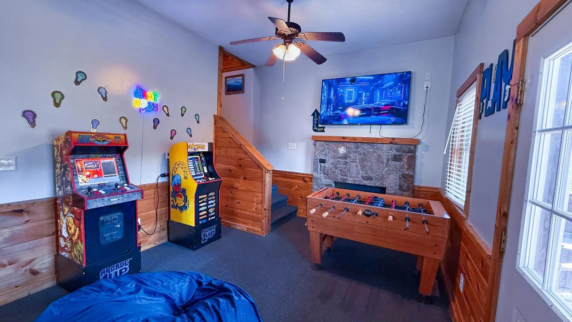 For Groups Getaway! Location, Grill, Wifi & Workstation, Hot Tub & Game * Pigeon Forge
