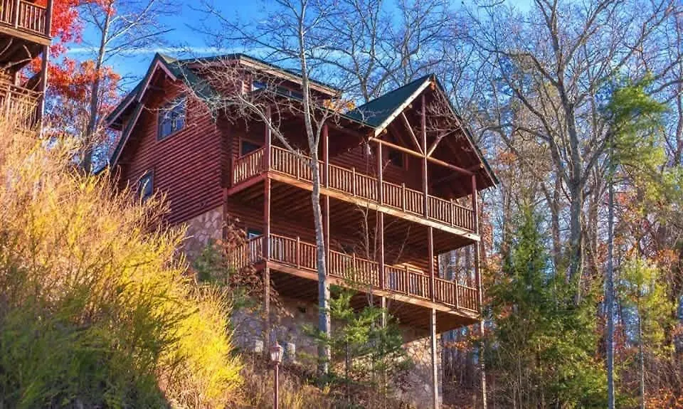 Chalet Great Views & Location- Family- Game Room- Hot Tub