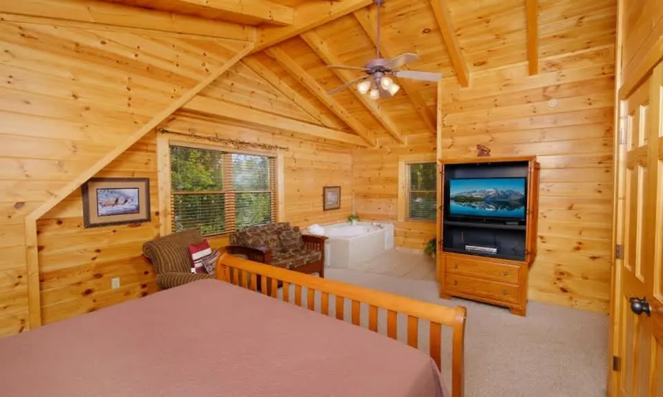 Chalet Great Views & Location- Family- Game Room- Hot Tub *