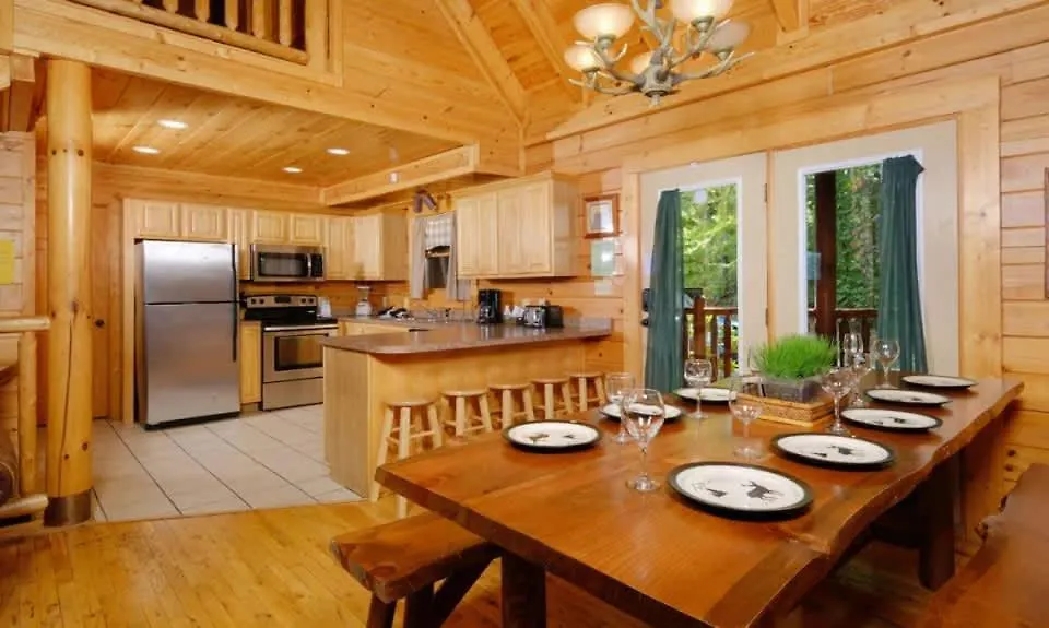 Great Views & Location- Family- Game Room- Hot Tub * Pigeon Forge