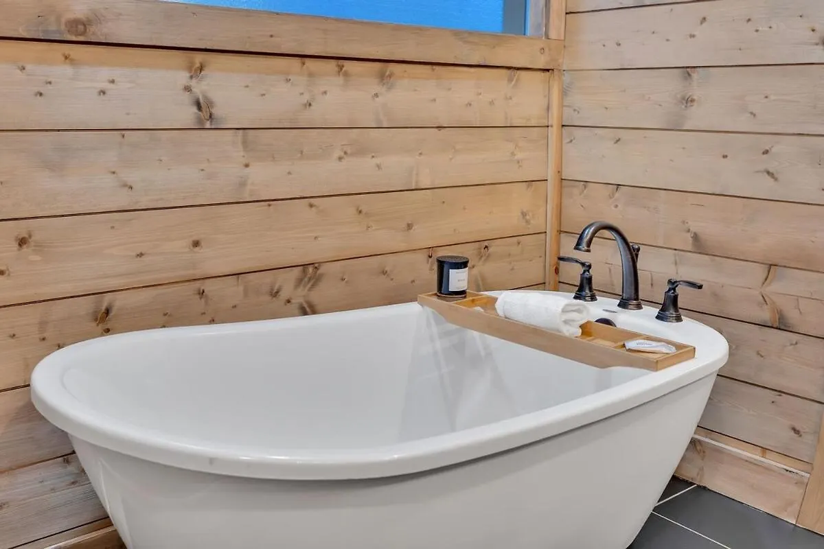 Honeybear Hideaways - Luxury Cozy With Theater, Game And Hot Tub Holiday home Pigeon Forge