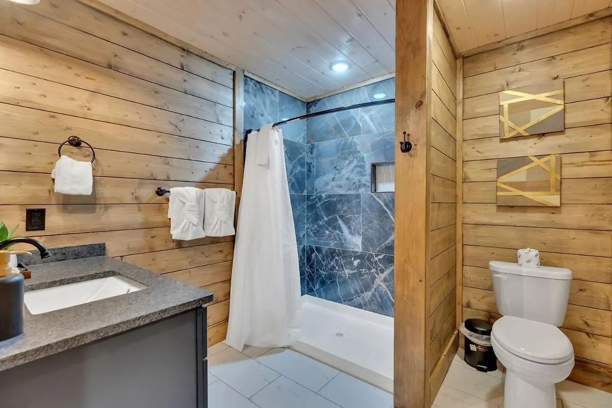 Honeybear Hideaways - Luxury Cozy With Theater, Game And Hot Tub Holiday home Pigeon Forge