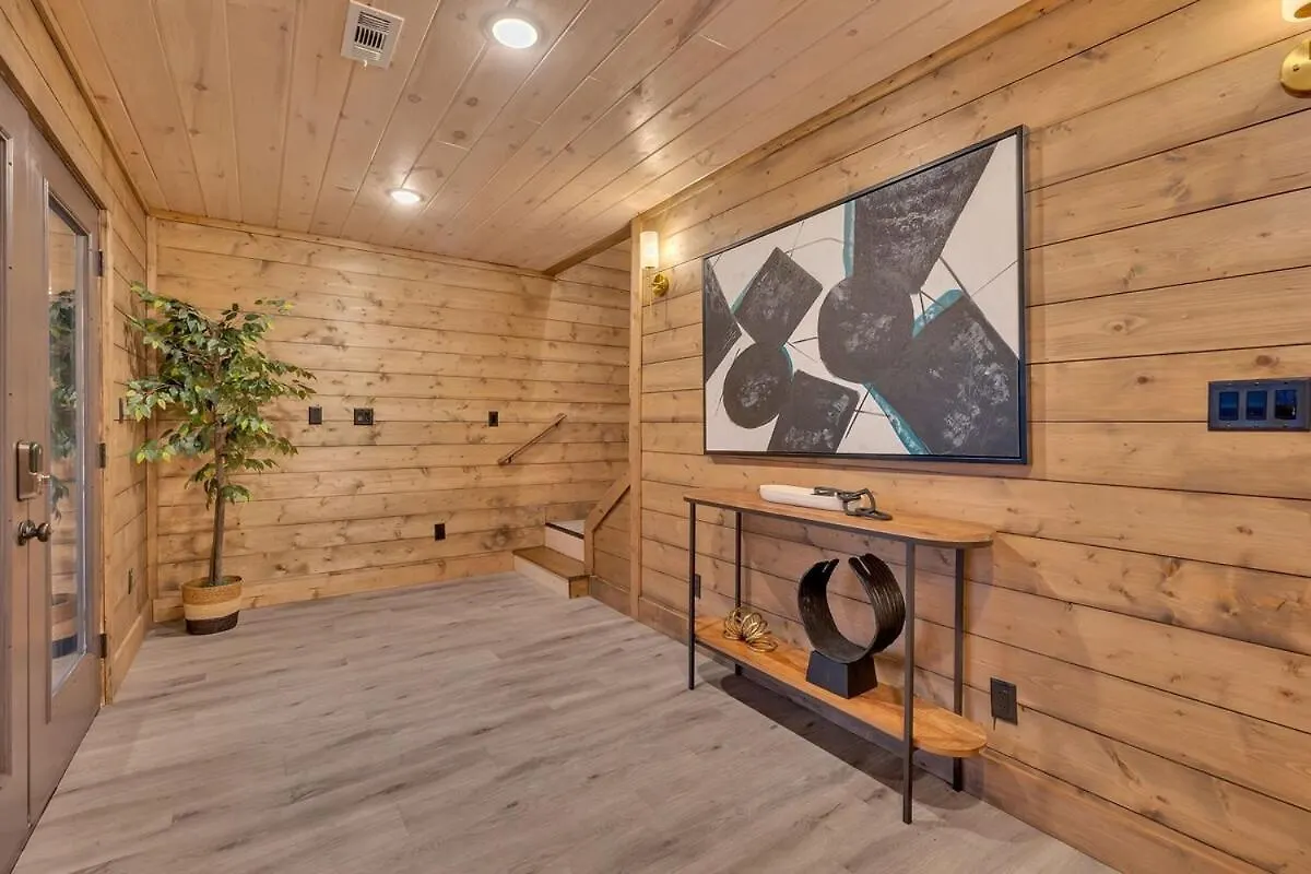 Honeybear Hideaways - Luxury Cozy With Theater, Game And Hot Tub * Pigeon Forge
