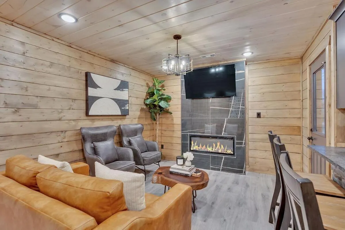 Honeybear Hideaways - Luxury Cozy With Theater, Game And Hot Tub Holiday home