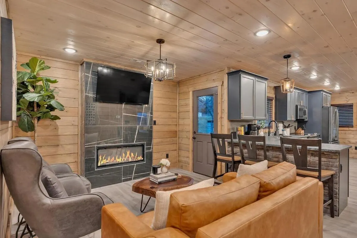 Holiday home Honeybear Hideaways - Luxury Cozy With Theater, Game And Hot Tub *
