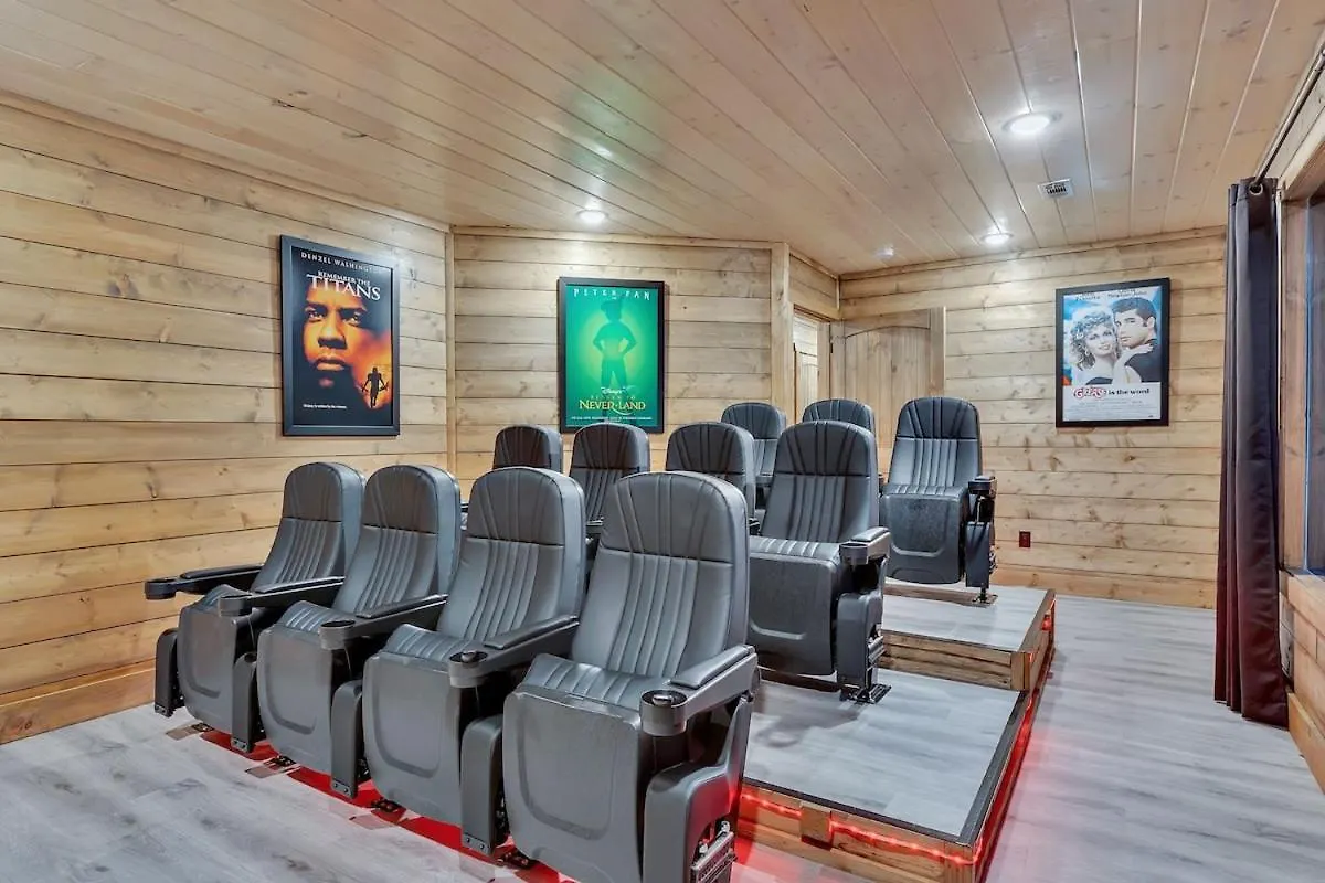 Honeybear Hideaways - Luxury Cozy With Theater, Game And Hot Tub Pigeon Forge