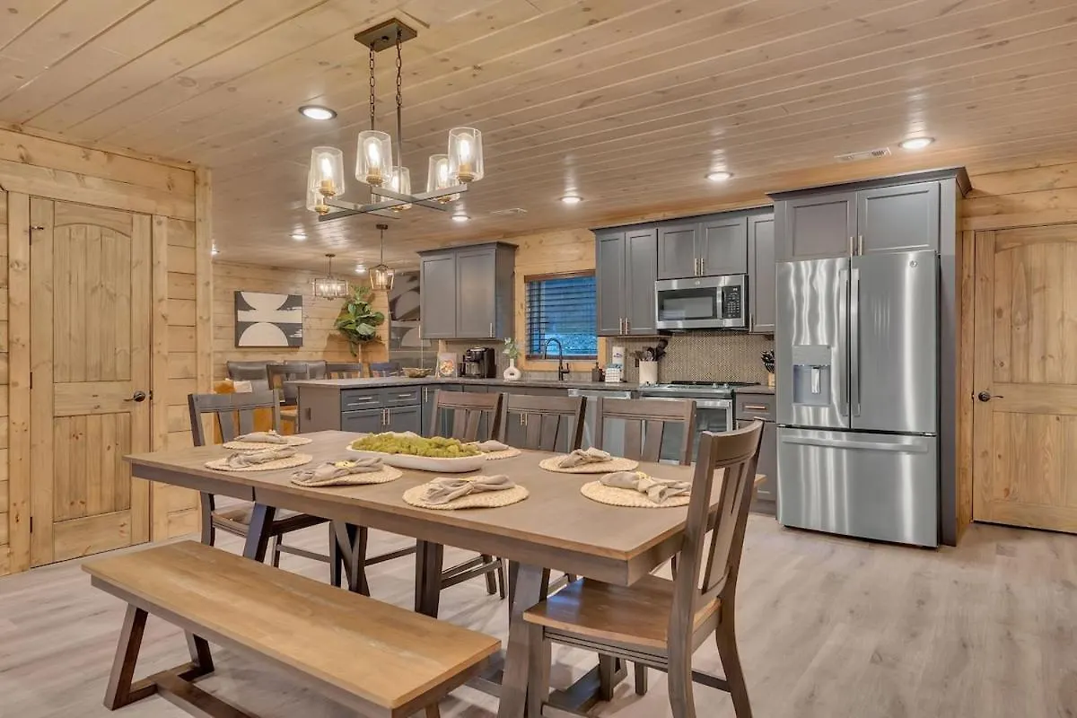 Honeybear Hideaways - Luxury Cozy With Theater, Game And Hot Tub * Pigeon Forge