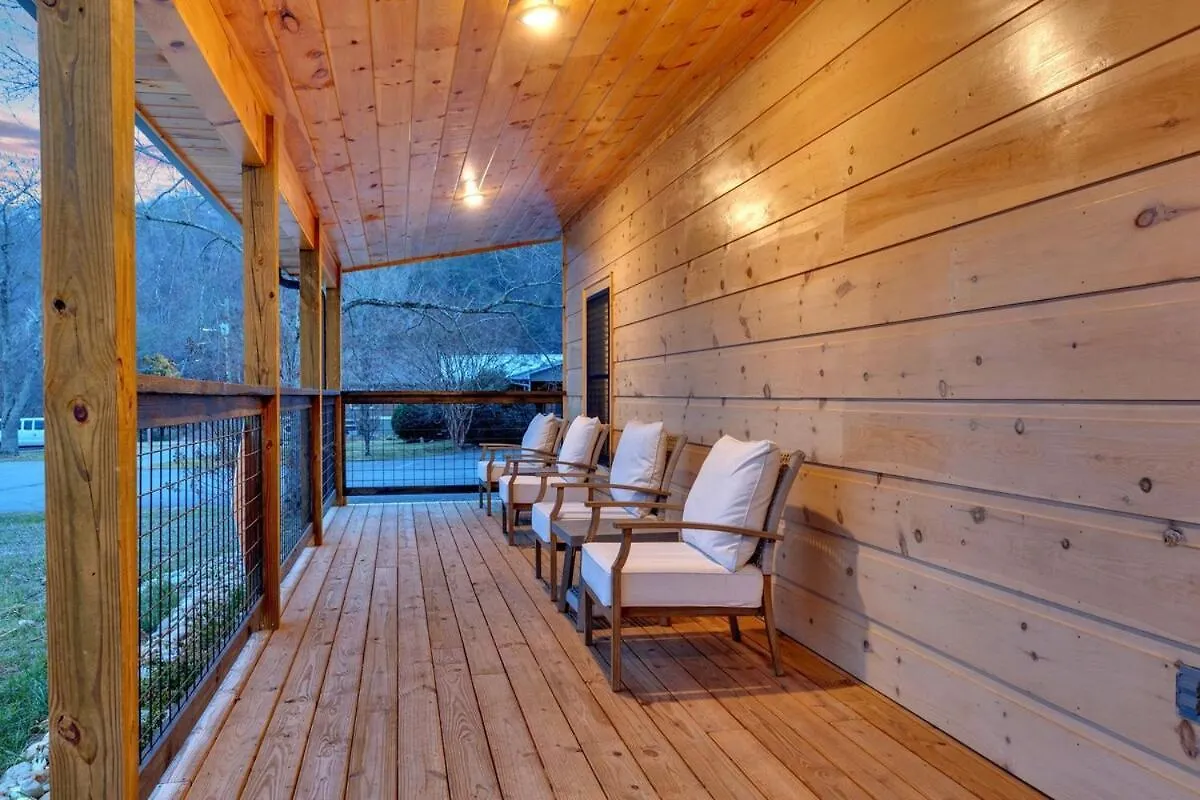 Honeybear Hideaways - Luxury Cozy With Theater, Game And Hot Tub *