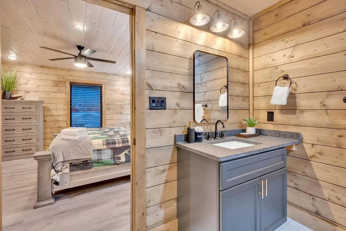 Honeybear Hideaways - Luxury Cozy With Theater, Game And Hot Tub * Pigeon Forge