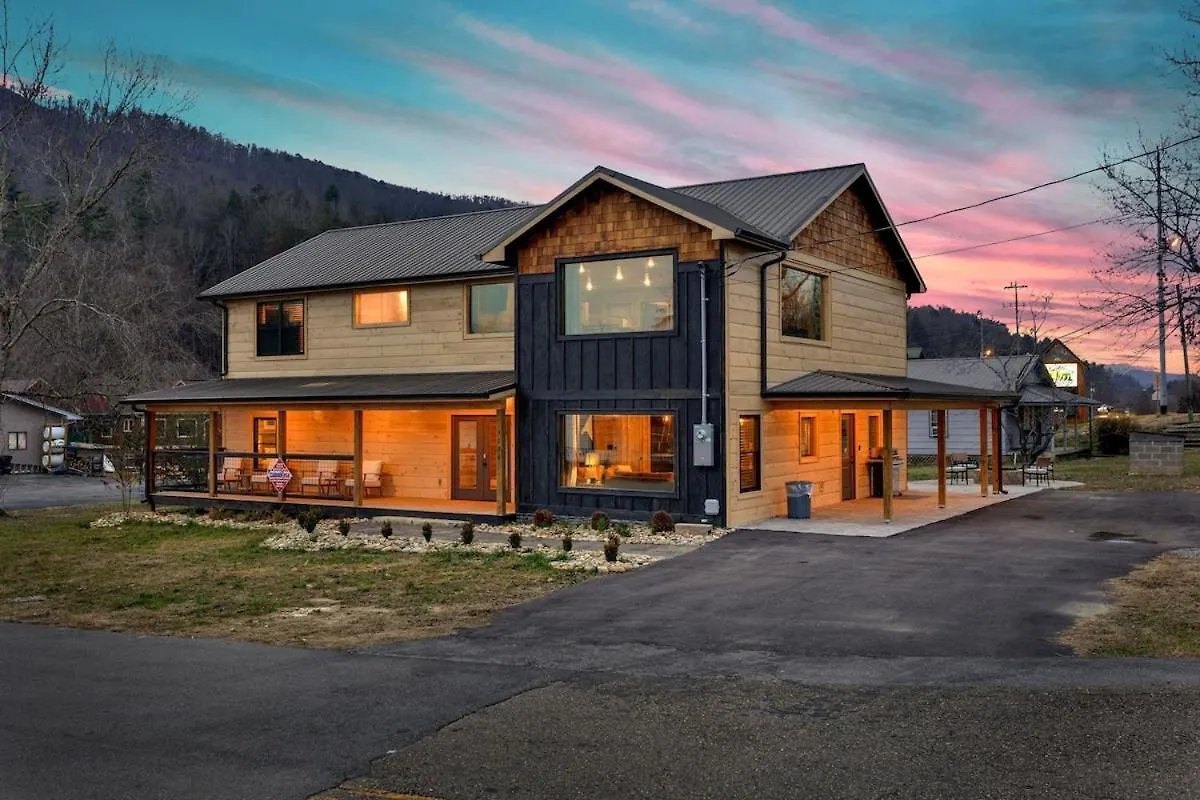 Honeybear Hideaways - Luxury Cozy With Theater, Game And Hot Tub