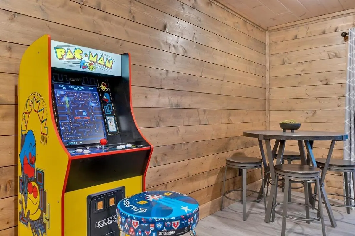 Holiday home Honeybear Hideaways - Luxury Cozy With Theater, Game And Hot Tub *