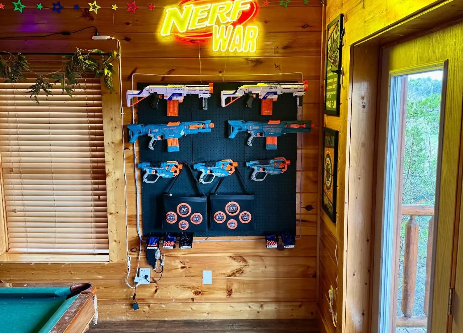 Holiday home Glow In Dark, Nerf War, 360 View, Theater, Hottub, Games *