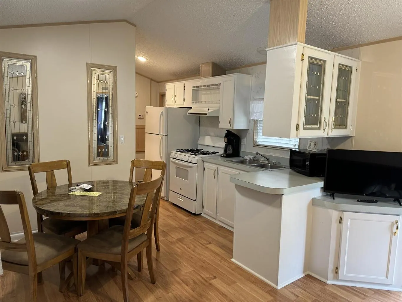 Chalet 2br Retreat With Mountain Views *