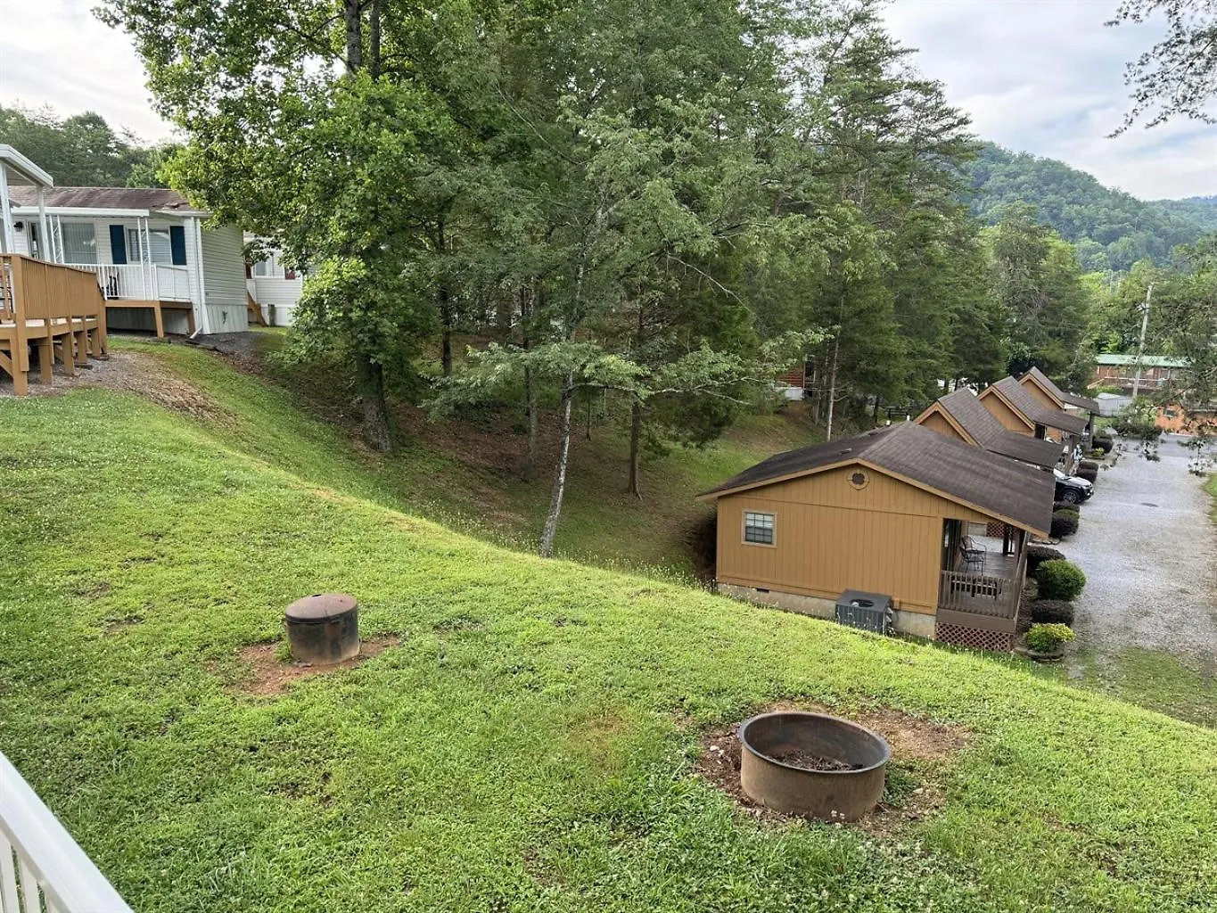 Chalet 2br Retreat With Mountain Views