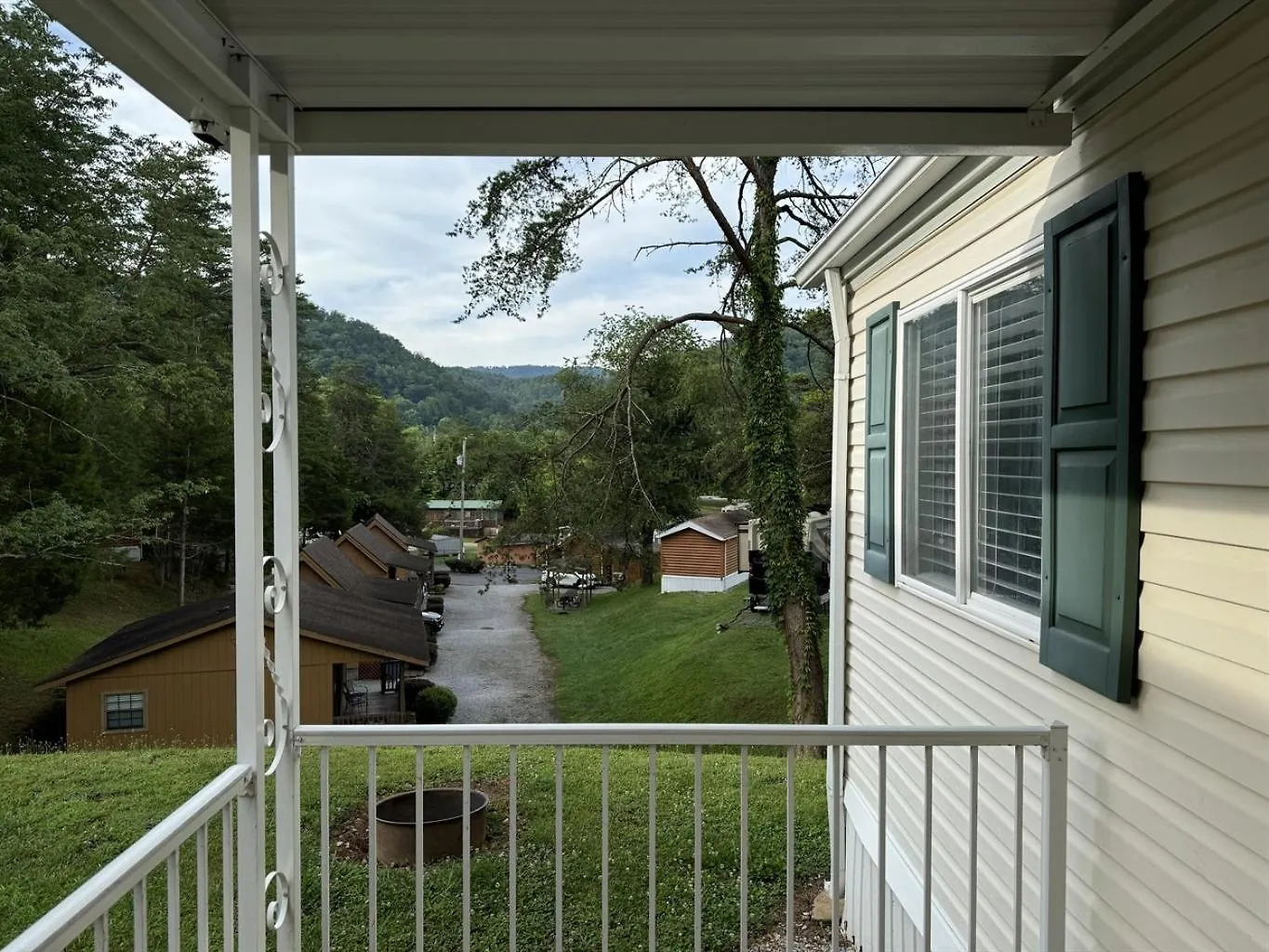 Charming 2 Bedroom Retreat Chalet