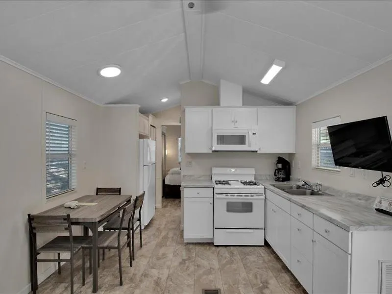 Luxury 2br Model With Mountain Views *