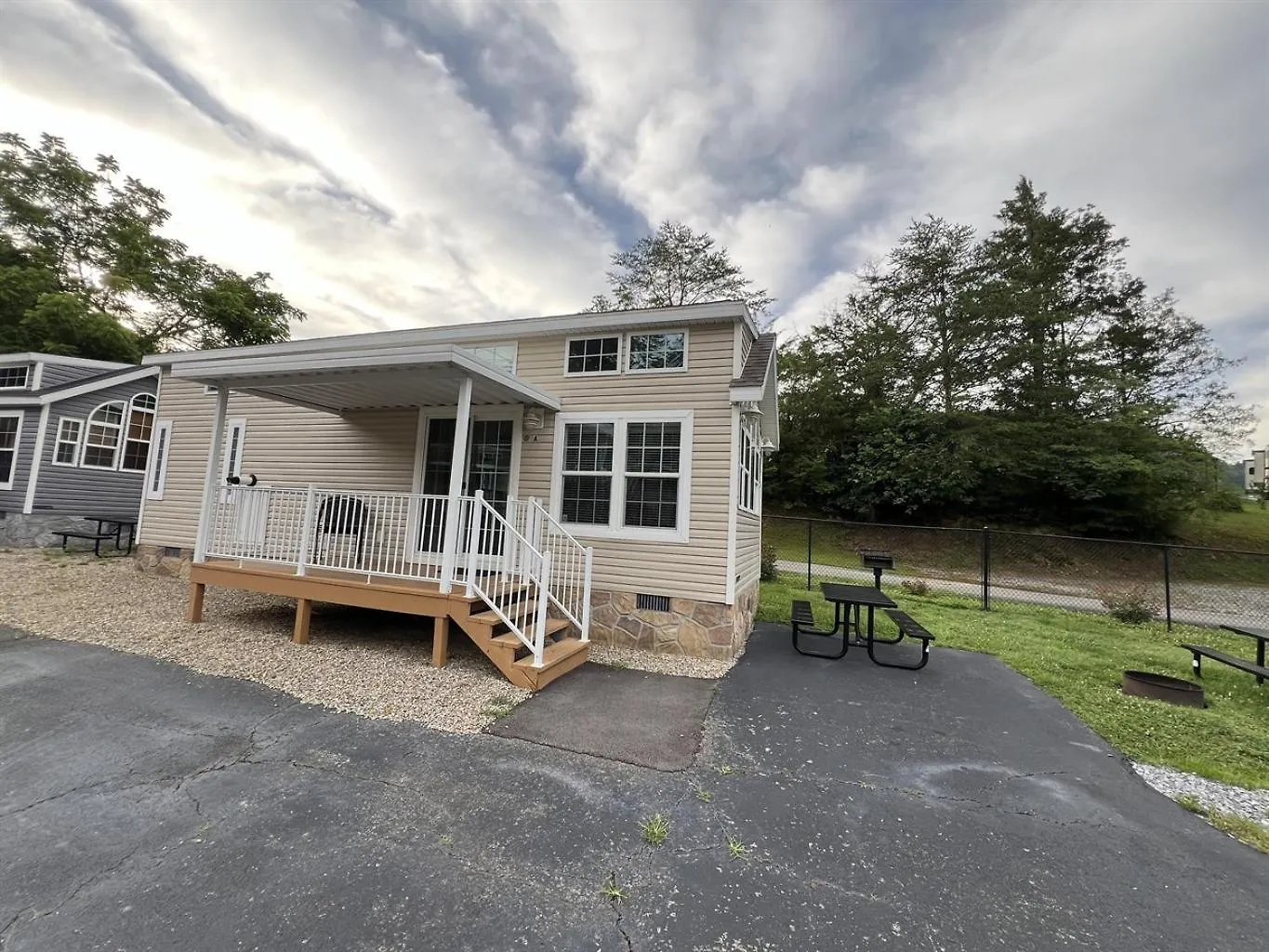 Chalet 1br Model With Loft