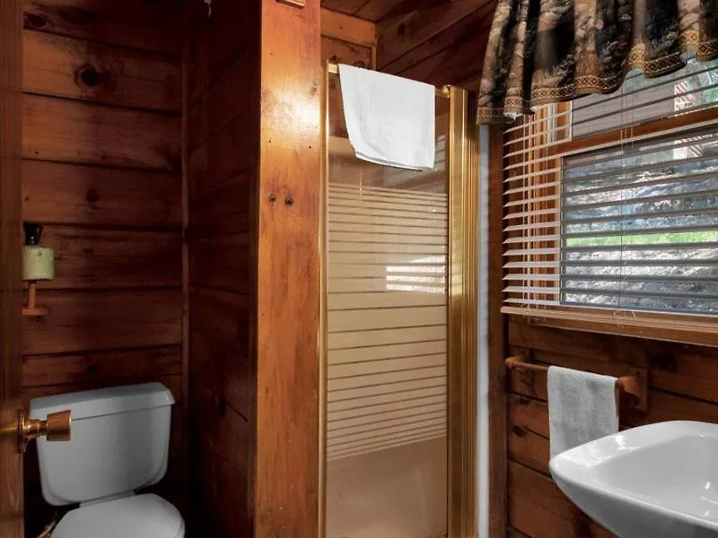 Cozy Hideaway Near Smoky Mountains Chalet *