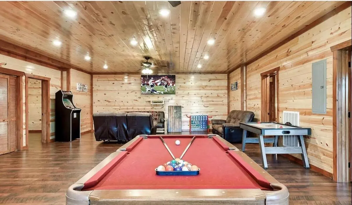 Holiday home Sleeps 28 - Luxe Smokies Game Hot Tub Views Near Attractions *
