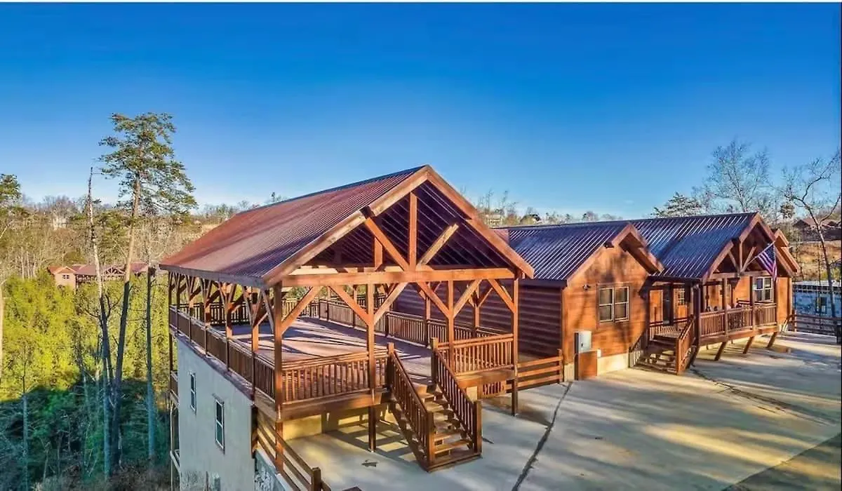 Sleeps 28 - Luxe Smokies Game Hot Tub Views Near Attractions