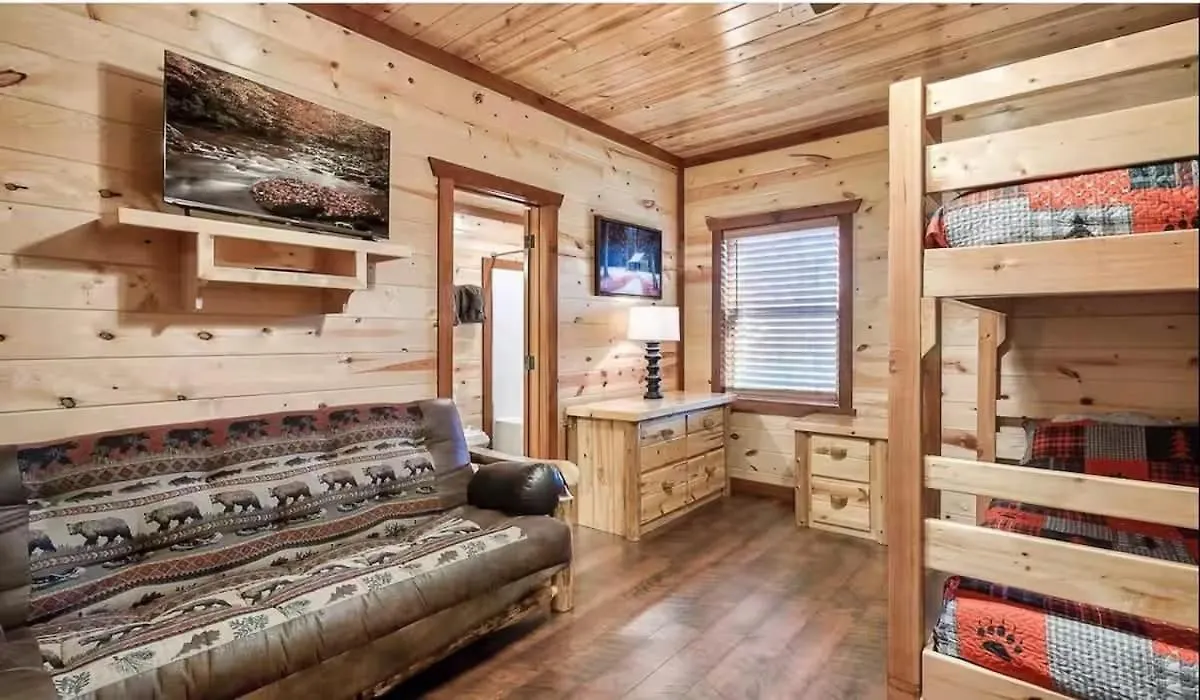 Sleeps 28 - Luxe Smokies Game Hot Tub Views Near Attractions Holiday home