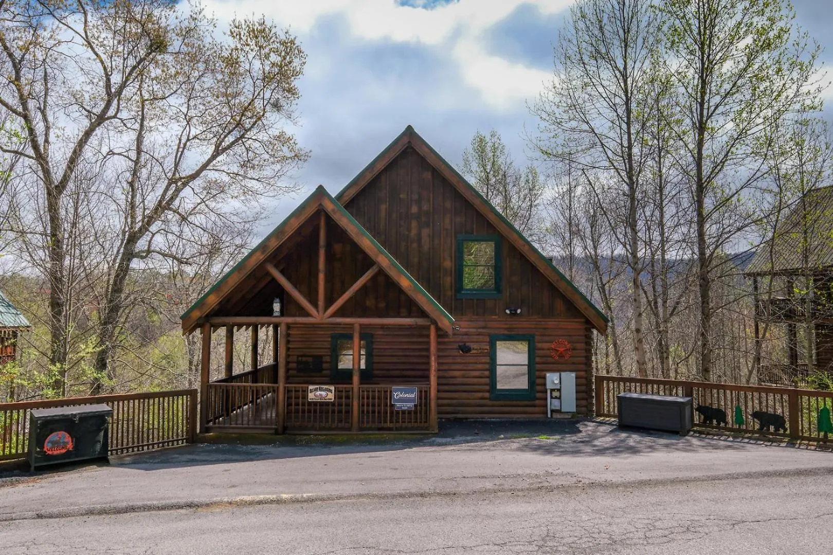 Beary Relaxing By Colonial Properties * Pigeon Forge